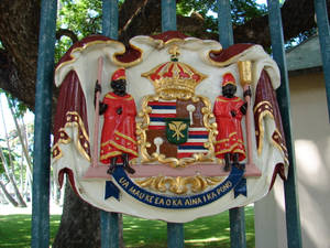 Royal Family Crest In Iolani Palace Wallpaper