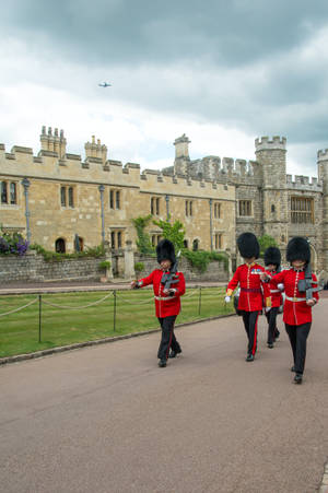 Royal Guards Patrolling Windsor Castle Wallpaper