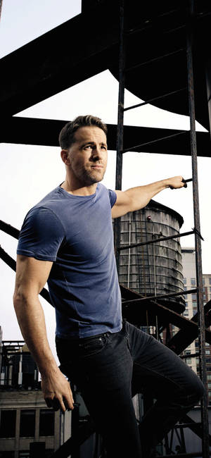 Ryan Reynolds Climbing Ladder Wallpaper