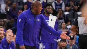 Sacramento Kings American Coach Mike Brown Wallpaper