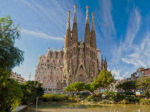 Sagrada Familia Nearby Pond Wallpaper