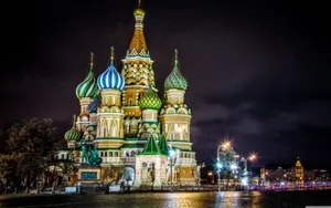 Saint Basils Cathedral Evening Street View Wallpaper