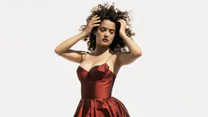 Salma Hayek Red Dress Wallpaper