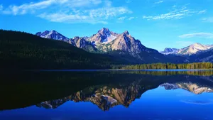 Salmon-challis Lake Laptop Wallpaper