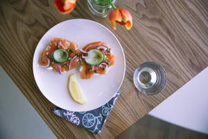 Salmon Slices With Lime And Lemon Wallpaper