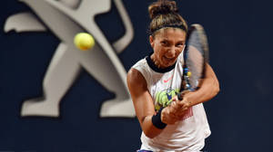 Sara Errani Backhand Receive Wallpaper