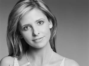 Sarah Michelle Gellar Famous Television Actress Wallpaper