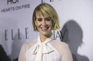 Sarah Paulson Lovely In White Wallpaper