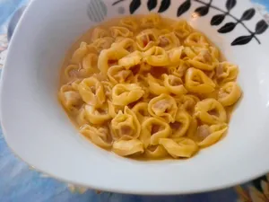 Scrumptious Tortellini In Brodo Up Close Wallpaper
