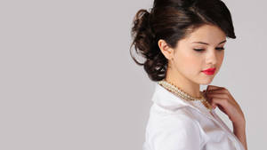 Selena Gomez Vintage Look Wallpaper