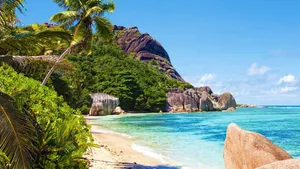 Seychelles Placid Tropical Beach Wallpaper