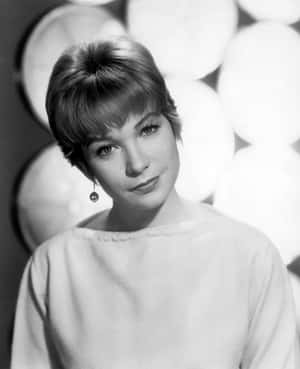 Shirley Maclaine Black And White Young Wallpaper