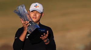 Si Woo Kim Looking At Trophy Wallpaper