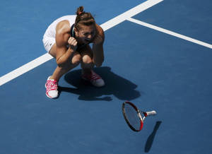 Simona Halep Emotional Game Wallpaper