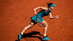 Simona Halep In Blue Green Sportswear Wallpaper