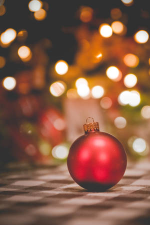 Simple High Resolution Christmas Ornament Wallpaper