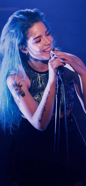 Singer Halsey Onstage Wallpaper