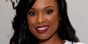 Singer Jennifer Hudson At Beverly Hills Event Wallpaper