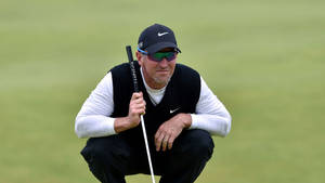 Sitting David Duval Looking At Afar Wallpaper