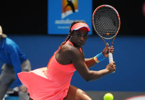 Sloane Stephens Aiming For Tennis Ball Wallpaper