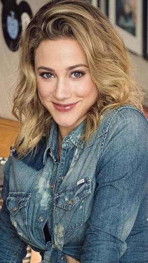 Smiling Lili Reinhart Wallpaper