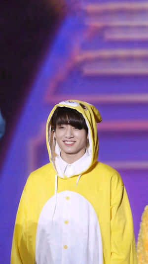 Smiling Personin Yellow Animal Hoodie Wallpaper