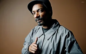 Snoop Dogg In Gray Shirt Wallpaper