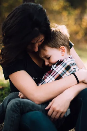 So Sad Mother And Child Wallpaper