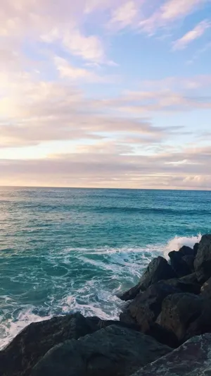 Soak Up The Ocean Sunrise In This Phone's Beautiful Aesthetic Wallpaper