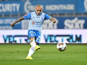 Soccer Player Free Kick Motion Wallpaper