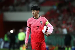 Soccer Player Number7 Red Uniform Wallpaper
