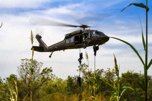 Soldiers From Black Hawk Helicopter Wallpaper