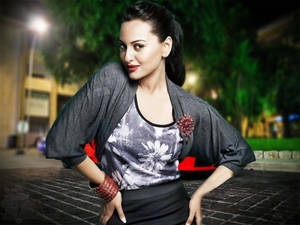 Sonakshi Sinha Sophisticated Look Wallpaper