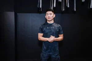 Song Yadong Giving A Speech Wallpaper