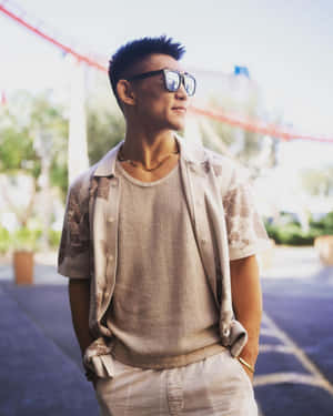 Song Yadong Vacation Outfit Wallpaper