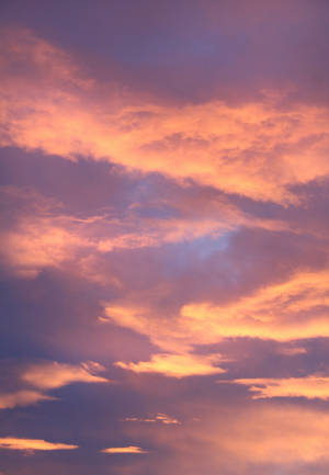 Spectacular 4k Display On Iphone 11 Pro Max Showcasing Pink And Yellow Clouds Wallpaper