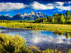 Spectacular Mountain Scenery With A Backdrop Of Muddy Path Wallpaper