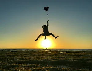 Spectacular Sunset Over Serene Beach Wallpaper