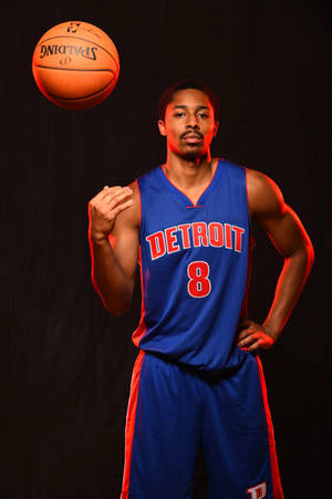 Spencer Dinwiddie Ball Trick Pose Wallpaper