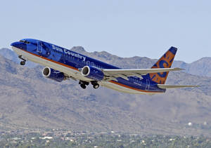 Splendid Blue Aircraft Of Sun Country Wallpaper