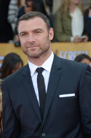 Spotlight Liev Schreiber Wallpaper