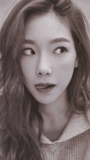 Staring Taeyeon Wallpaper