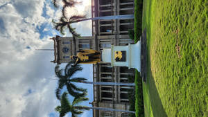 Statue Inside Iolani Palace Wallpaper