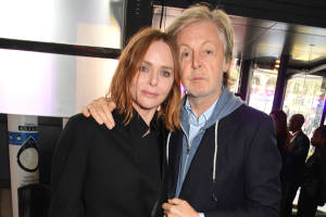 Stella Mccartney With Her Dad Wallpaper