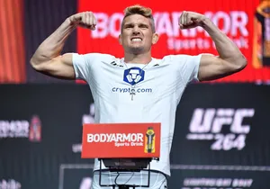 Stephen Thompson Preparing For An Mma Match Wallpaper