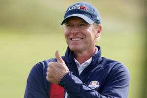 Steve Stricker Thumbs Up Wallpaper