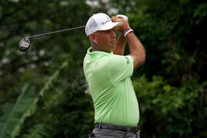 Stewart Cink Swinging A Golf Club Wallpaper