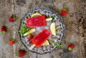 Strawberry Popsicle On Ice Bowl Wallpaper