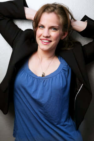 Stunning Portrait Of Anna Chlumsky Wallpaper