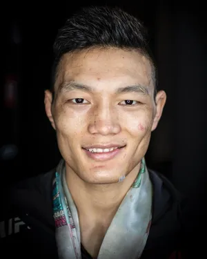 Su Mudaerji Smiling Portrait Wallpaper